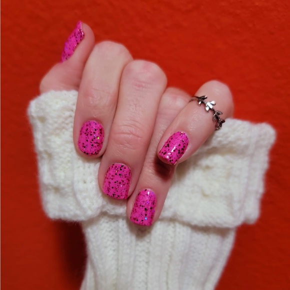*Retired* Color Street: Exes and Oh’s | Valentine’s Day Pink Glitter Red Silver - Picture 9 of 13